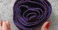 Элегантная красивая брошь в виде розы фиолетовая