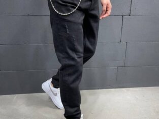 Черные мужские джинсы с цепочкой