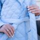 женское стеганое пальто с отложным воротником Dyvovyzhna – голубое и молочное