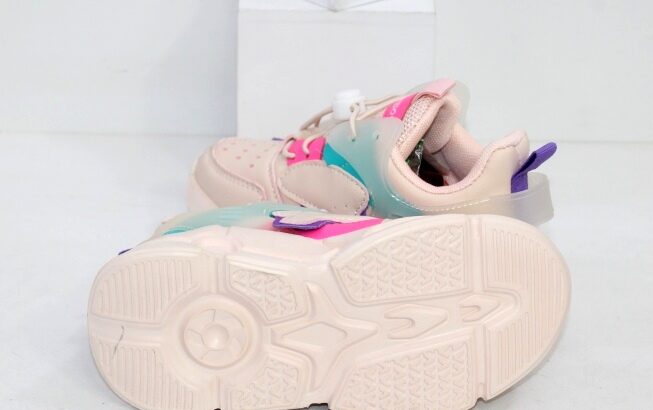 Рожеві кросівки для дівчаток з різнокольоровими вставками