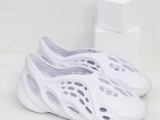 Жіночі сандалі Yeezy Foam Sand білого кольору ( Байрактари )